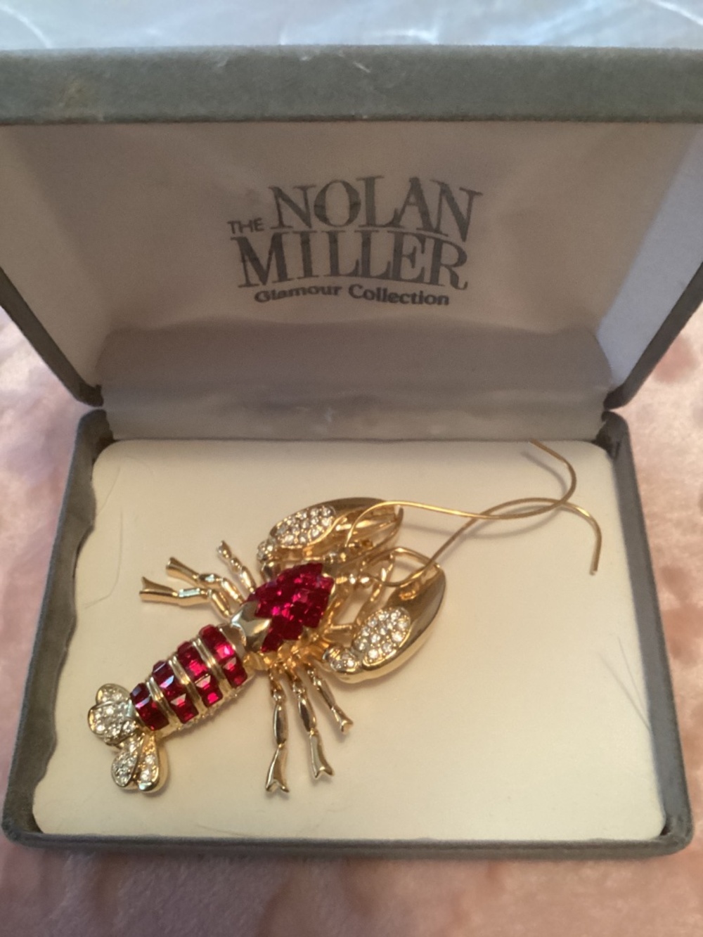 Vintage Nolan Miller lobster brooch with ruby red rhinestones - Picture 5 of 5
